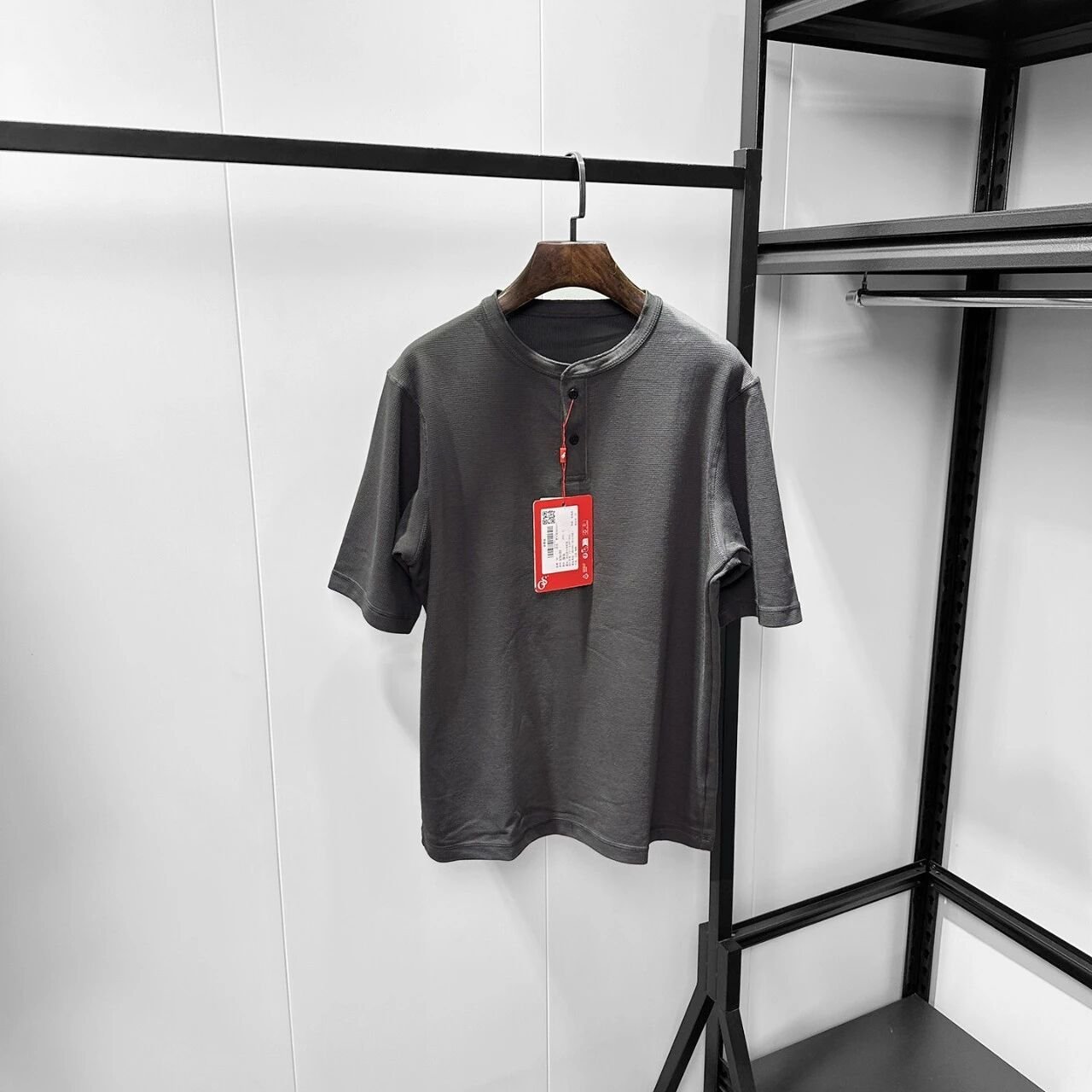 Mens Solid Color Waffle Knit Henley T Shirt 2 Buttons Placket Short Sleeve Breathable Casual Daily Workout Office Basic Tee Shirts - الصورة 7