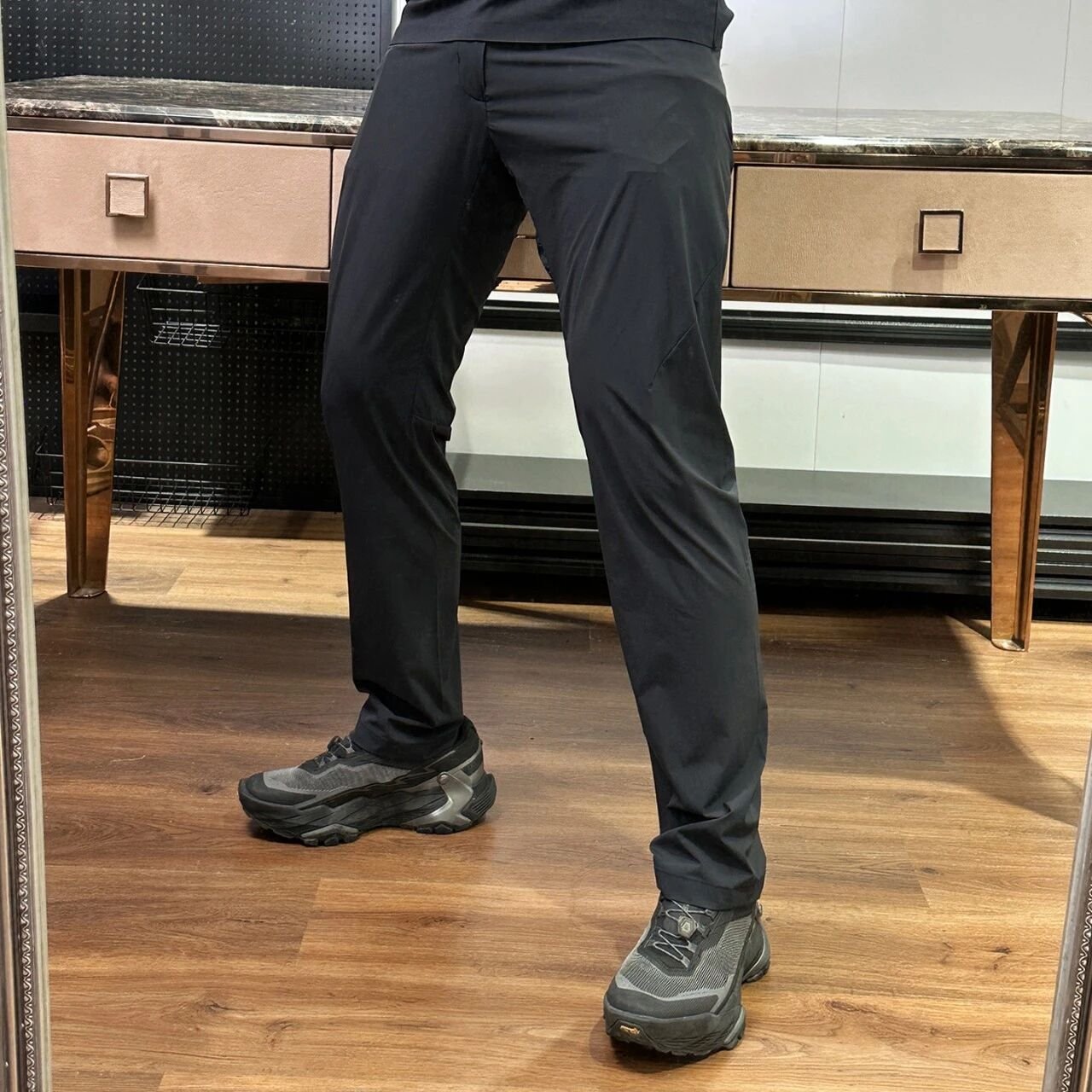 Men Straight Fit Tech Wear Pants Lightweight Quick Dry Water Repellent Stretch Nylon Trousers Wrinkle Free Business Office Casual City Walking Camping Travel Pants Multi Pockets - الصورة 4