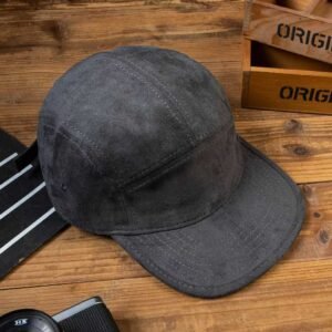 New Men's And Women's Solid-color Soft-top Stylish Casual Short-brim Baseball Caps For Couples To Go Out And Have Fun Together.