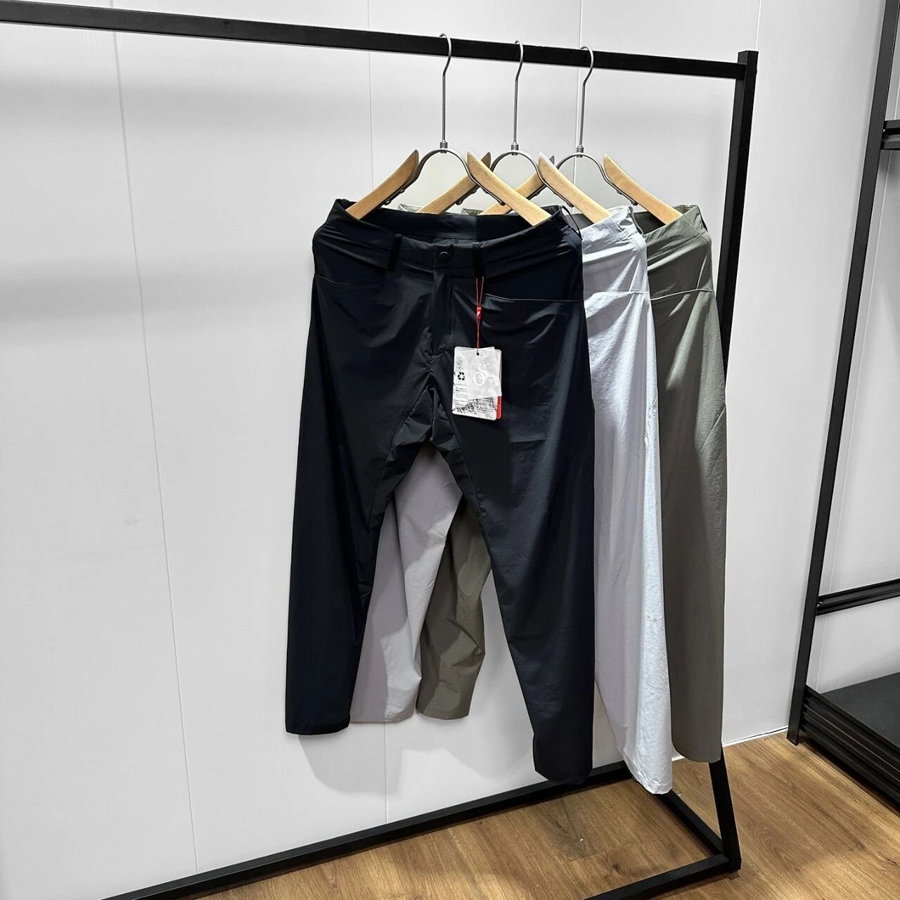 Men Straight Fit Tech Wear Pants Lightweight Quick Dry Water Repellent Stretch Nylon Trousers Wrinkle Free Business Office Casual City Walking Camping Travel Pants Multi Pockets - الصورة 2
