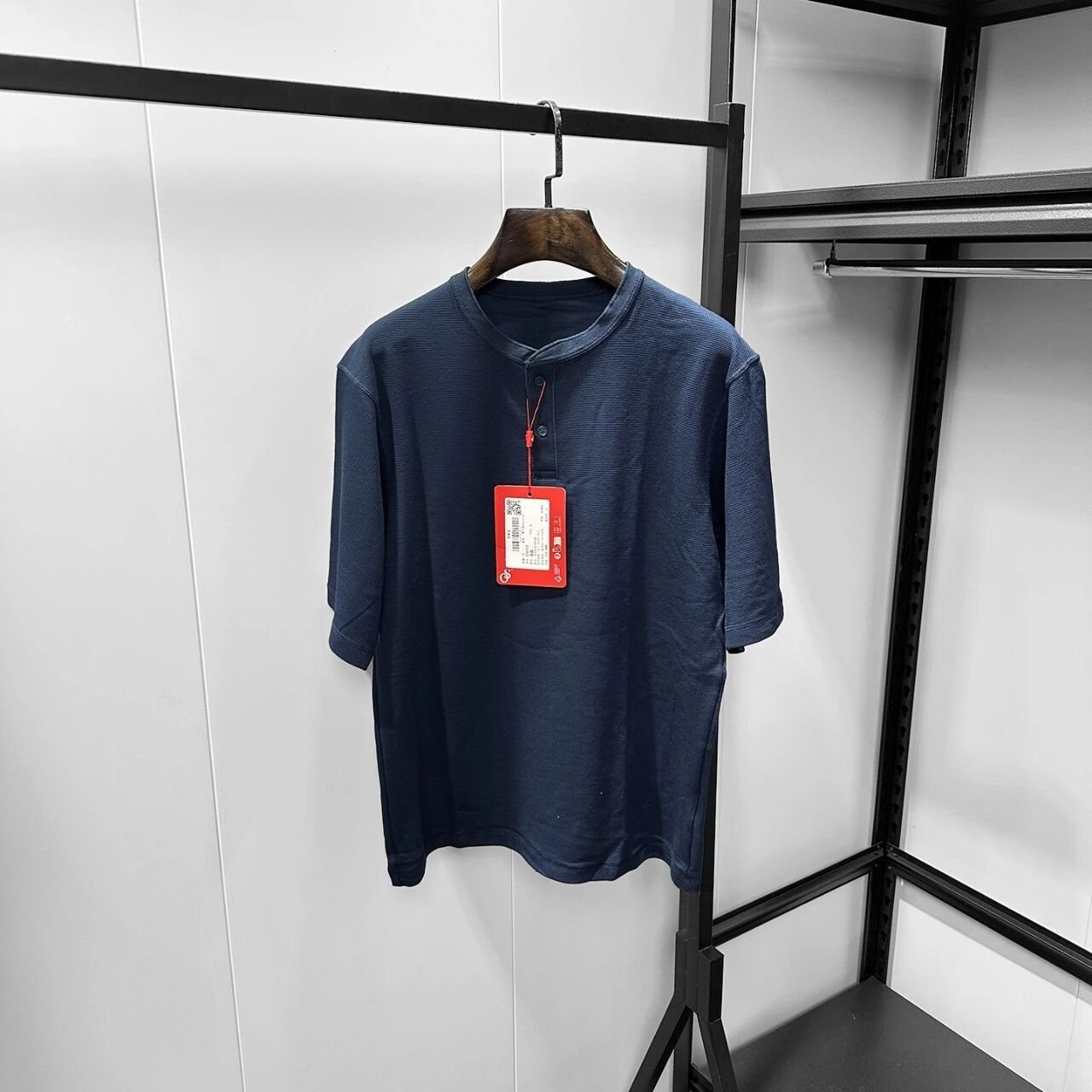 Mens Solid Color Waffle Knit Henley T Shirt 2 Buttons Placket Short Sleeve Breathable Casual Daily Workout Office Basic Tee Shirts - الصورة 6