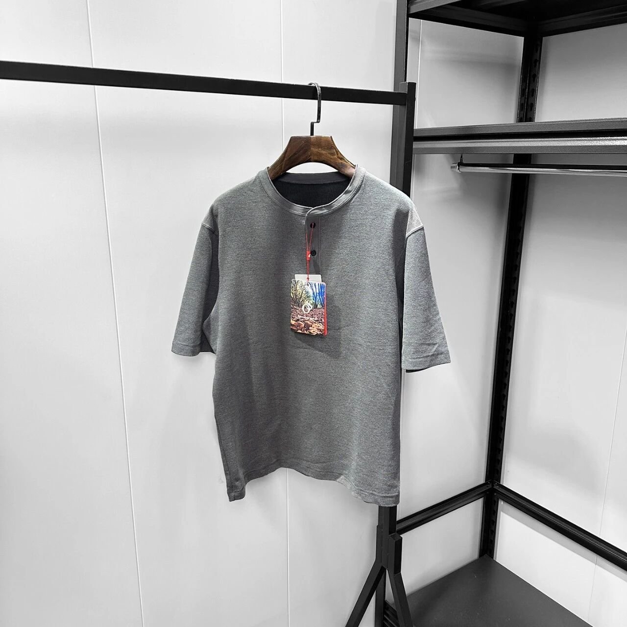 Mens Solid Color Waffle Knit Henley T Shirt 2 Buttons Placket Short Sleeve Breathable Casual Daily Workout Office Basic Tee Shirts - الصورة 3