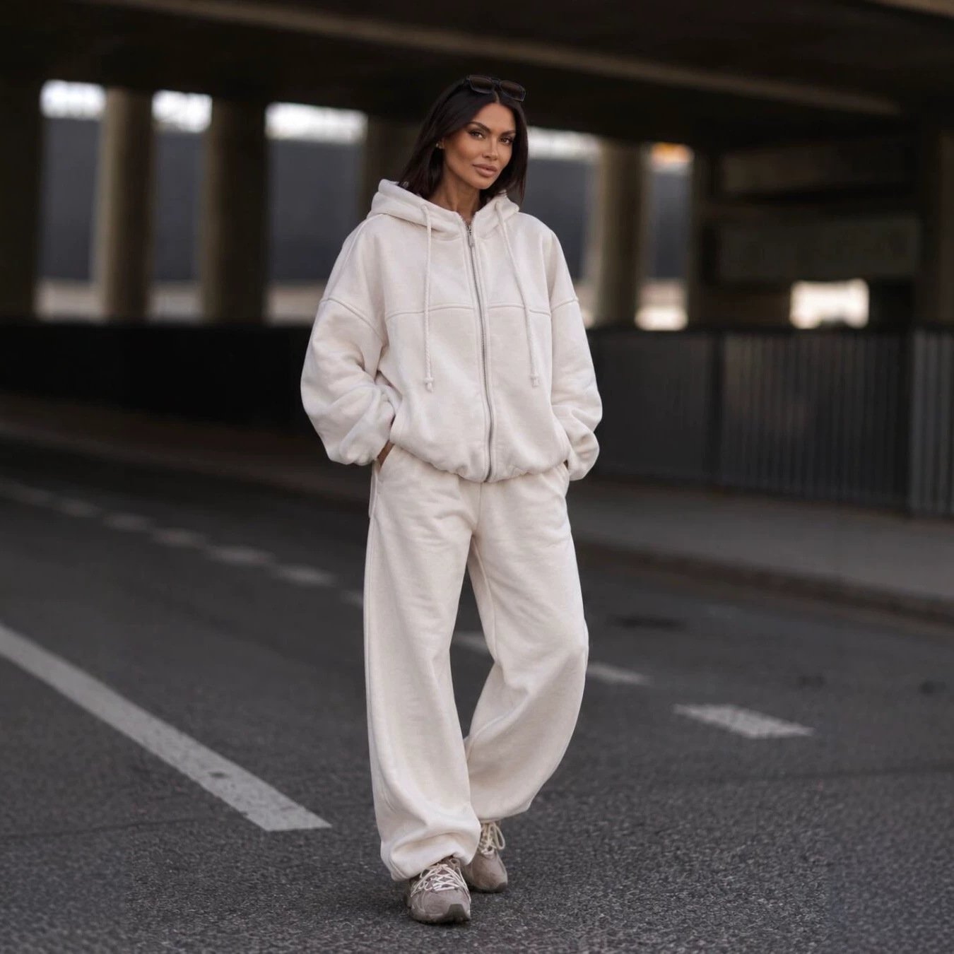Women's Two-piece Set Zip-up Hooded Sweatshirt And Wide-leg Trousers - الصورة 4