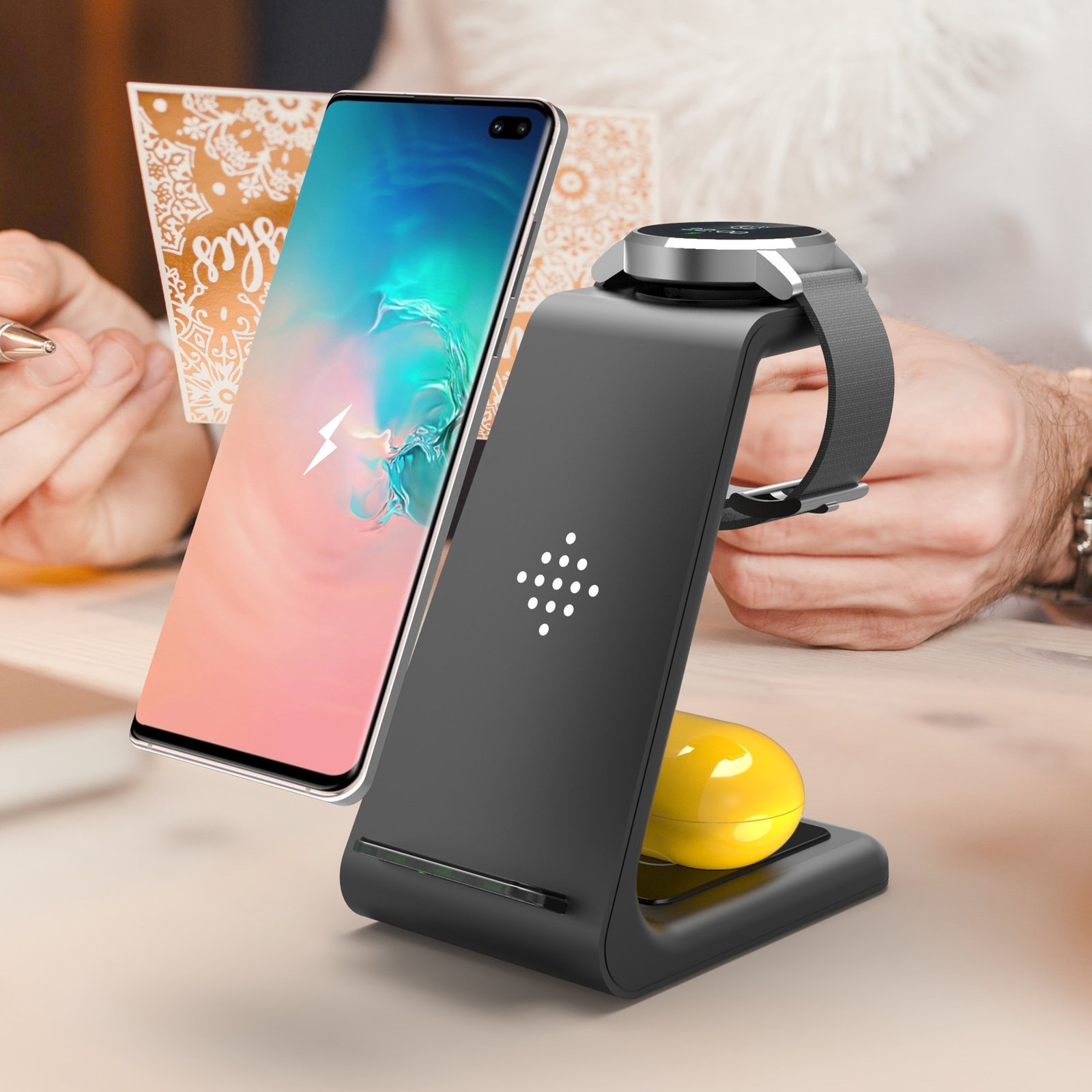 3 In 1 Fast Charging Station Wireless Charger Stand Wireless Quick Charge Dock For Phone Holder - الصورة 4