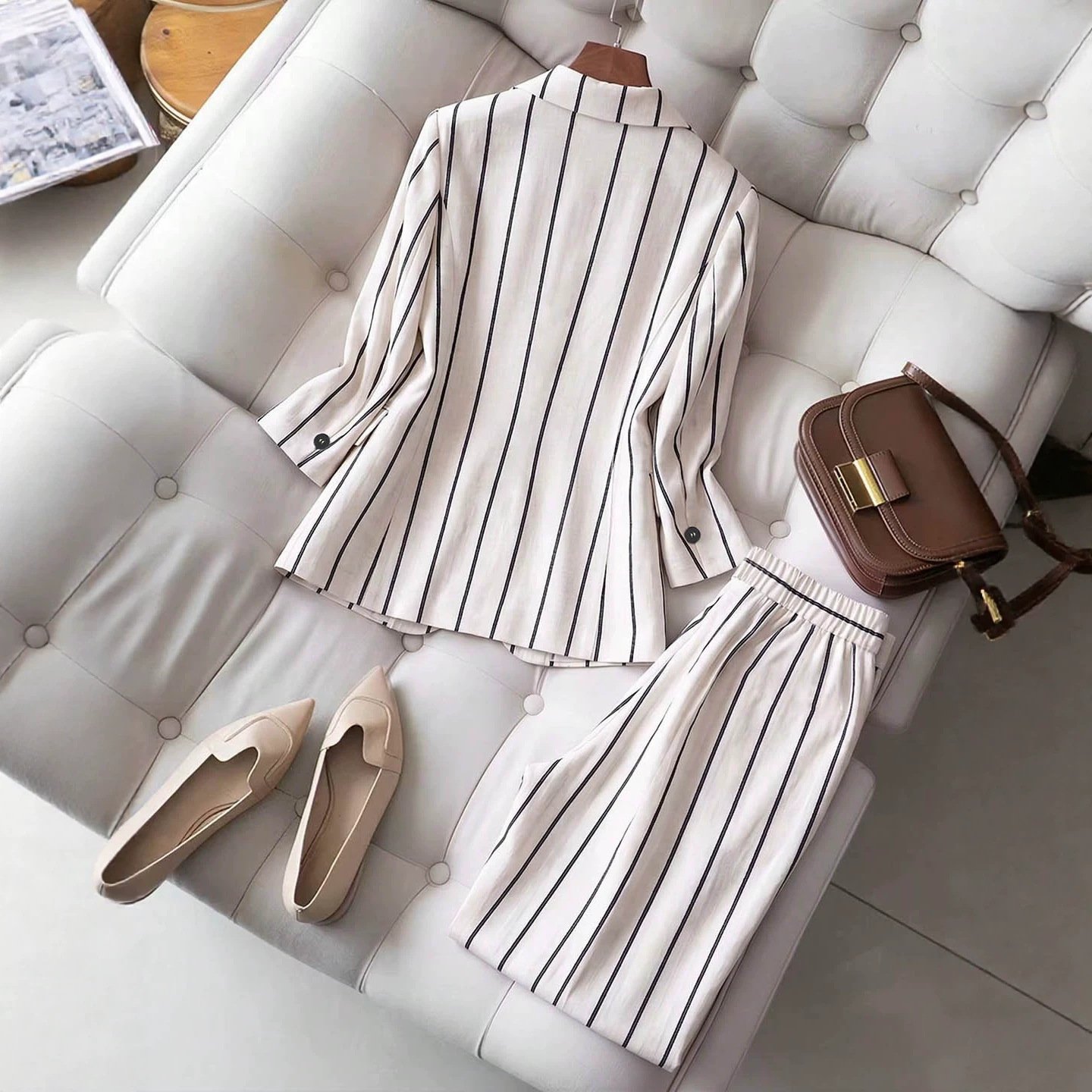 Elegant Vertical-striped Coat And High-waisted Wide-leg Pants For Women - الصورة 4